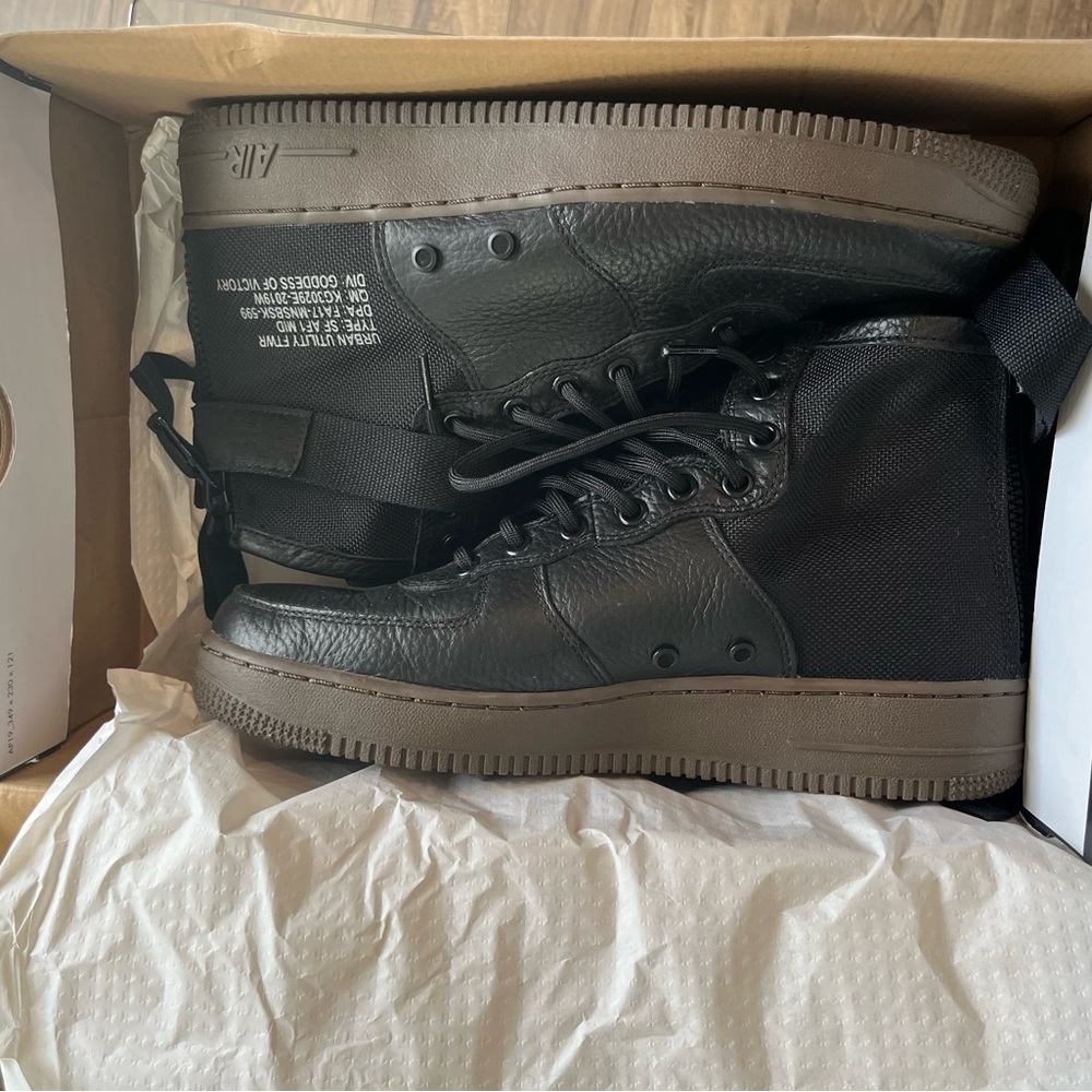 Men’s black AF1 Mid worn once size 9.5